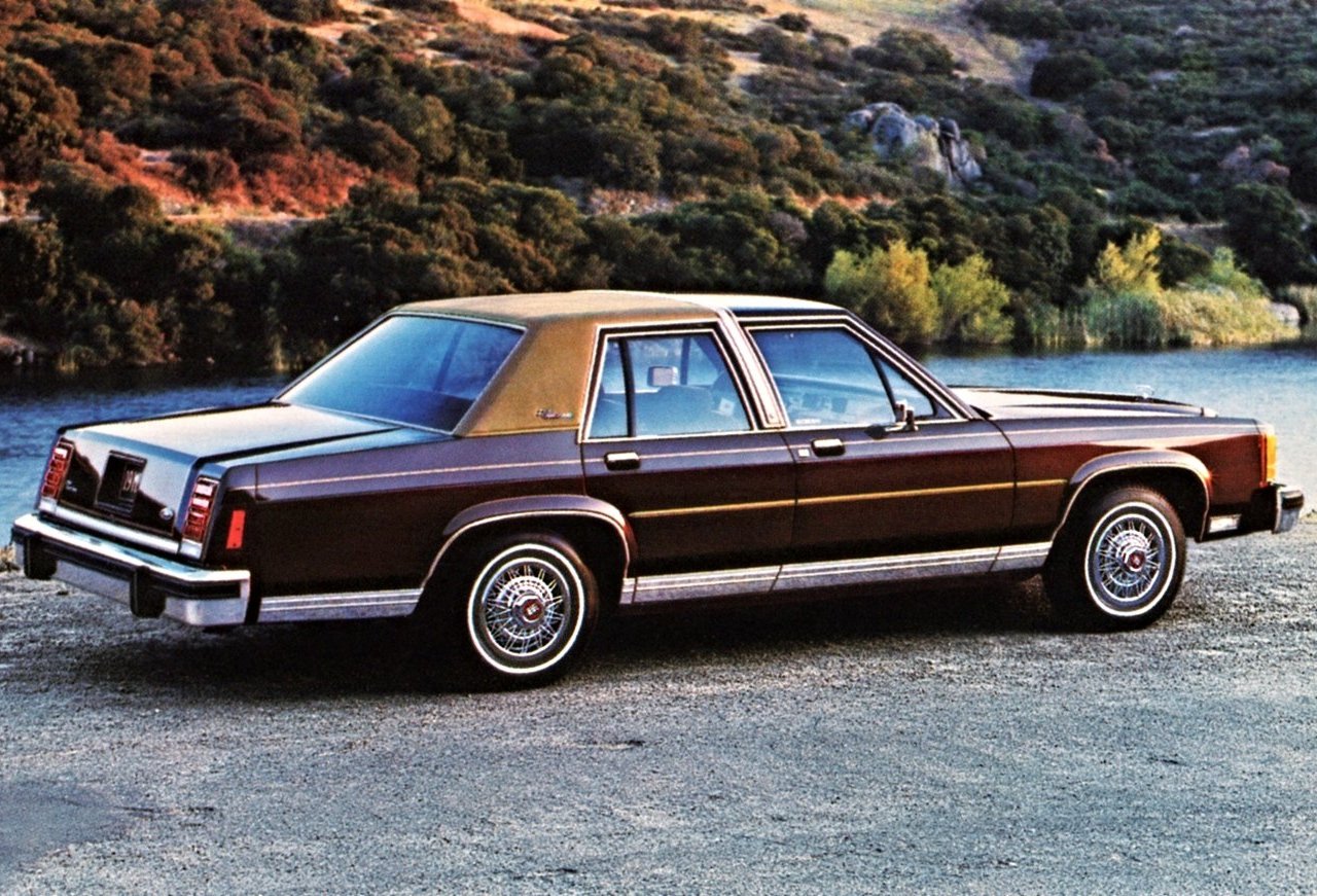 Ford LTD Crown Victoria Седан