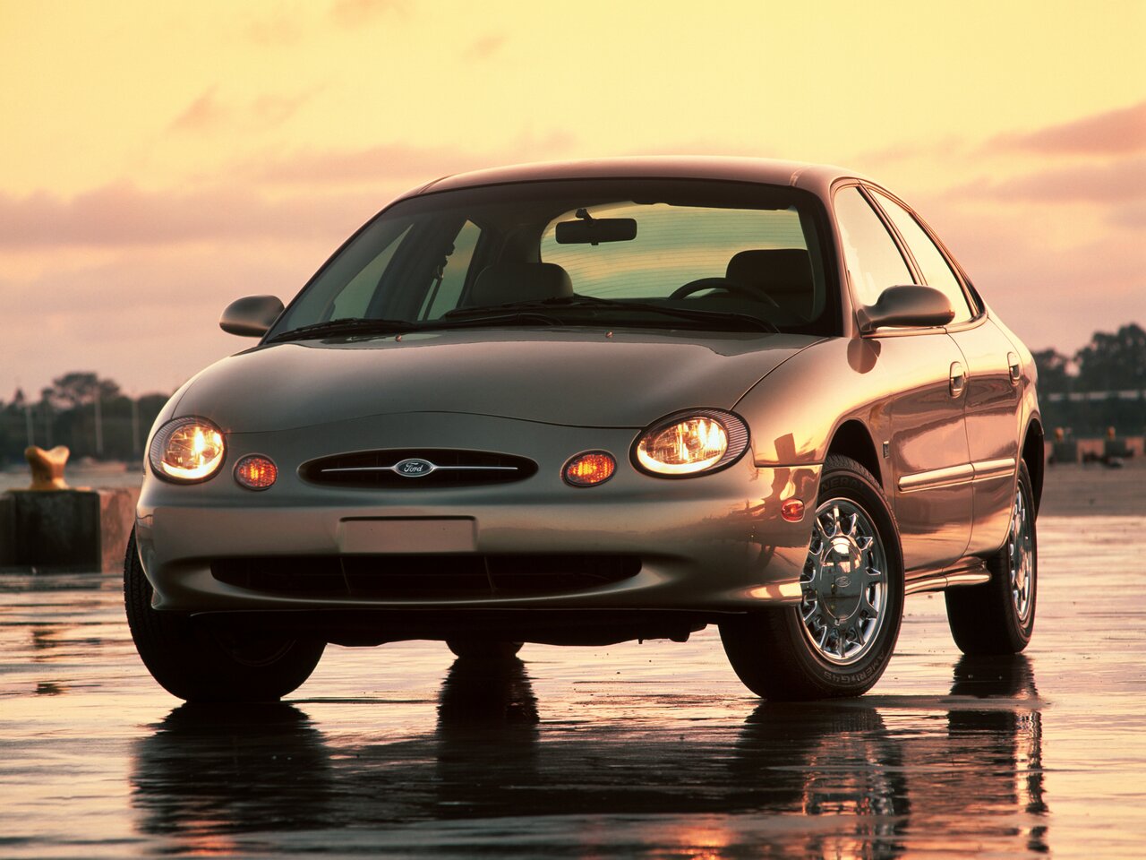 Ford Taurus III
