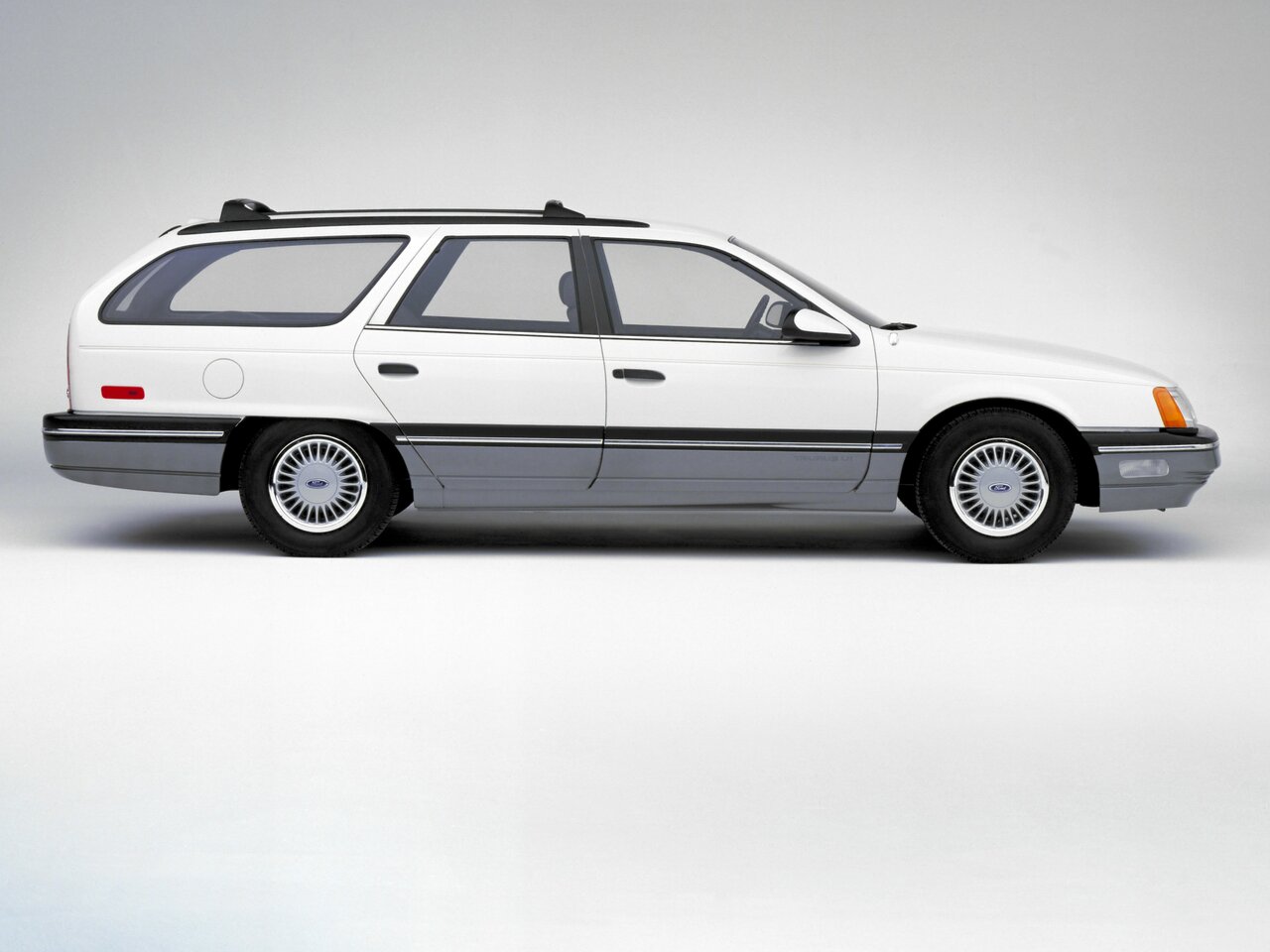 Ford Taurus I
