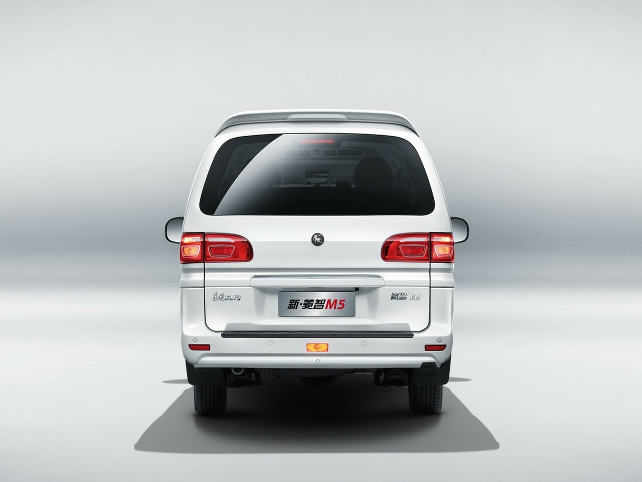 Forthing Lingzhi M5 Минивэн