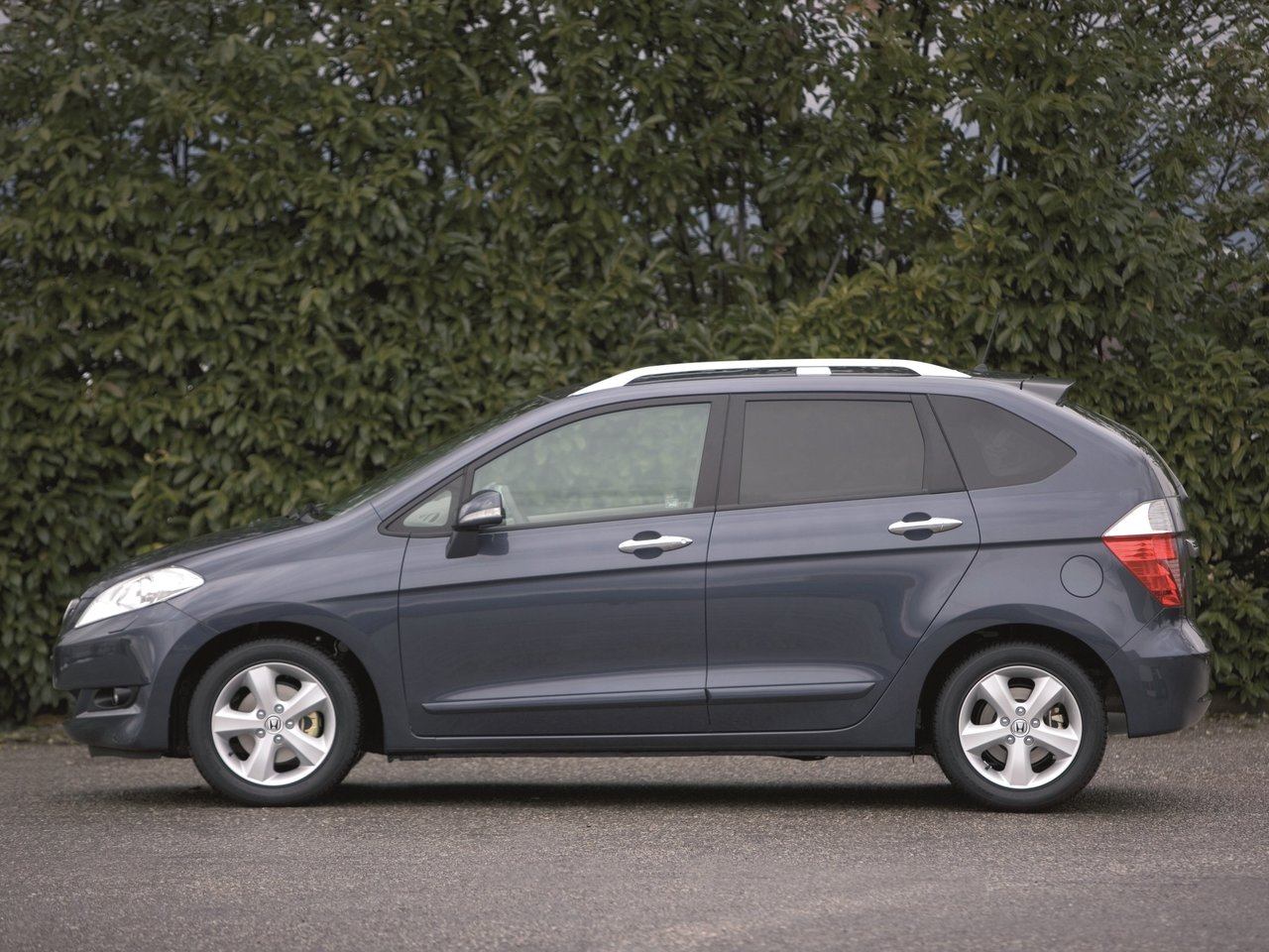 Honda FR-V Компактвэн