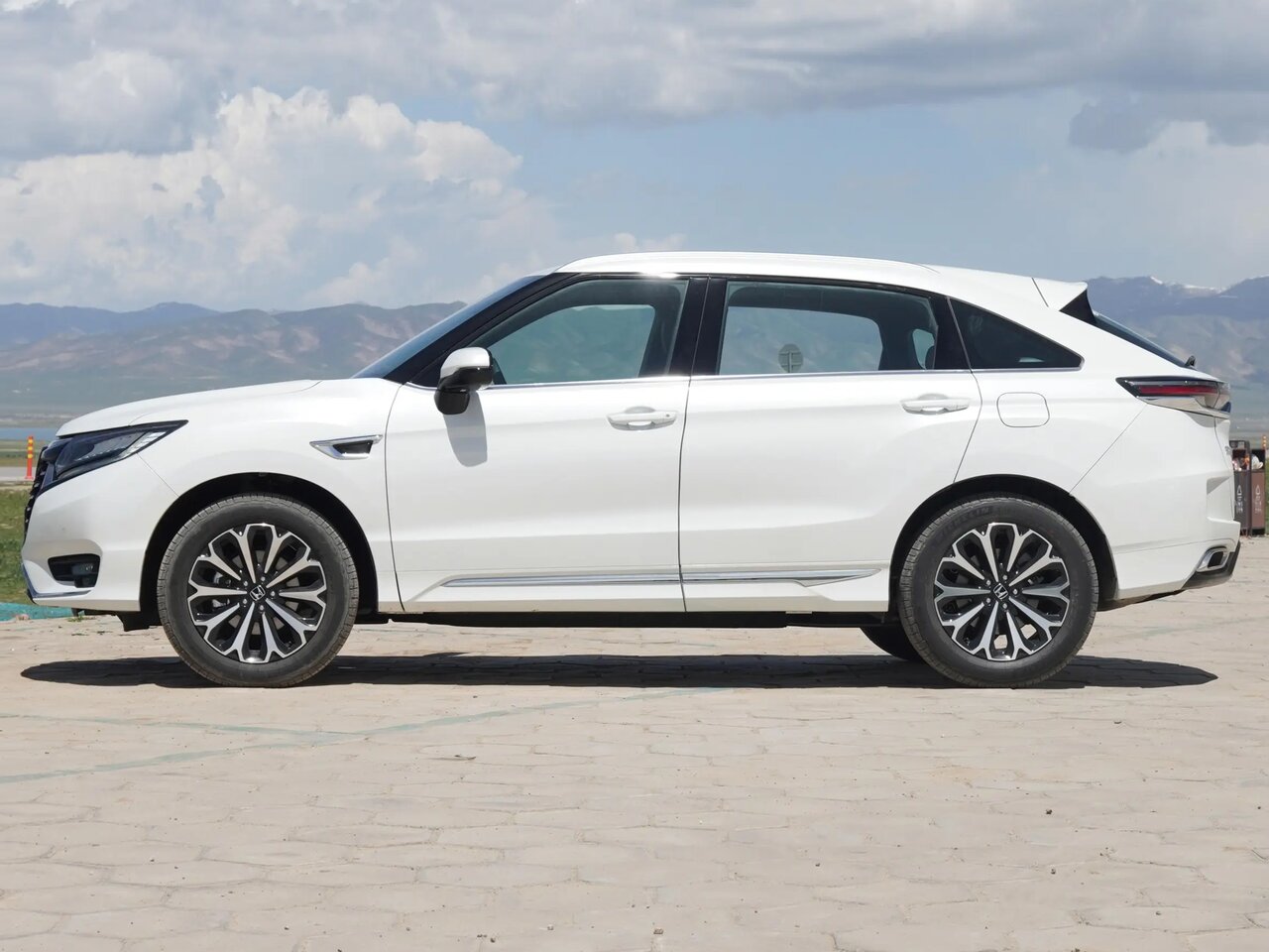Honda UR-V I Рестайлинг 2