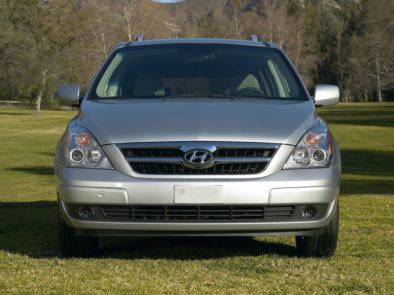 Hyundai Entourage Минивэн