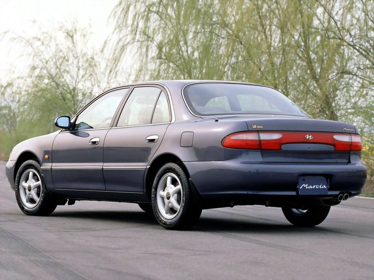 Hyundai Marcia Седан