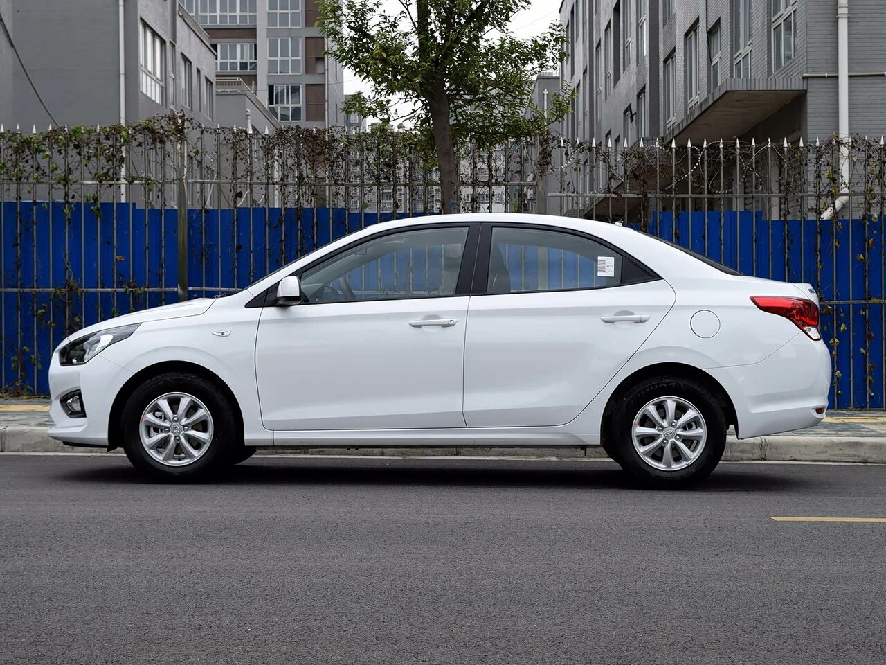 Hyundai Reina Седан