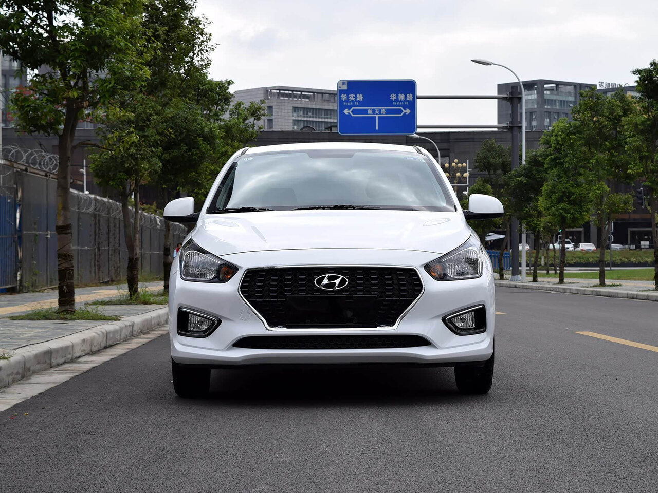 Hyundai Reina Седан