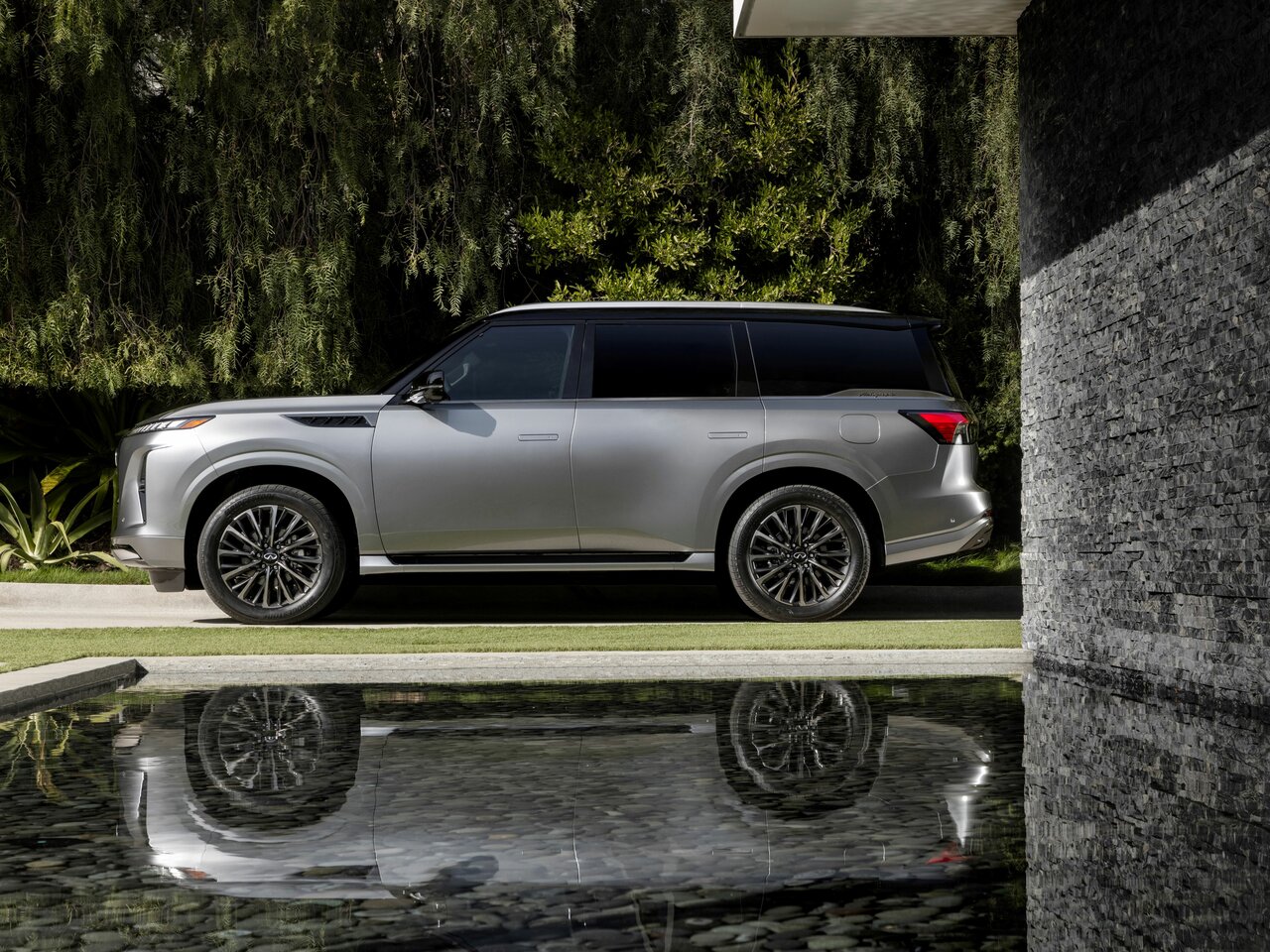Infiniti QX80 II