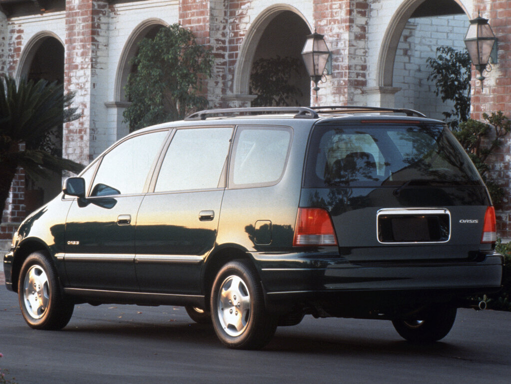 Isuzu Oasis Компактвэн