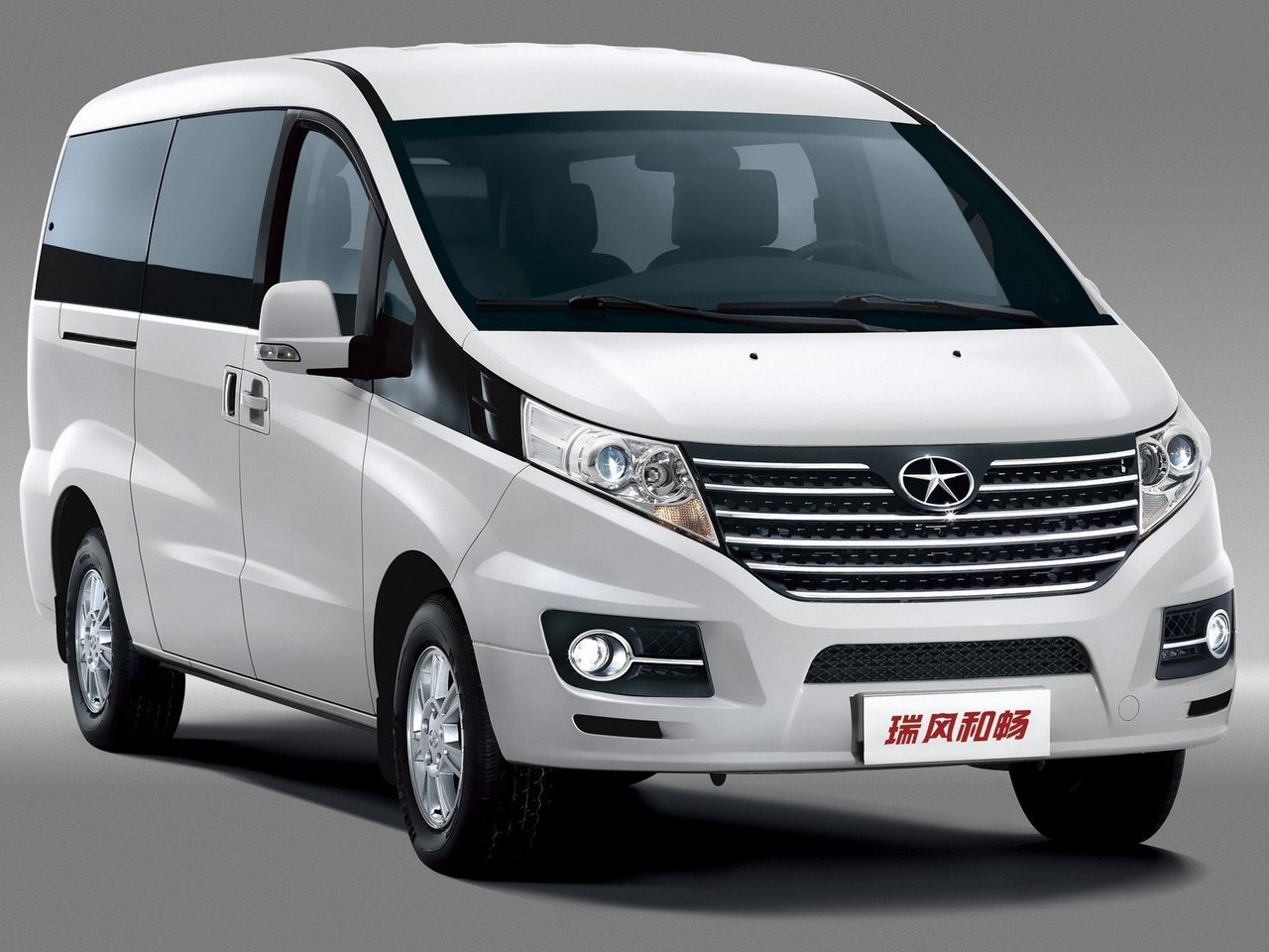 JAC M5 Минивэн