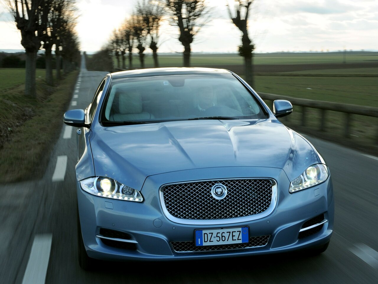 Jaguar XJ IV (X351)