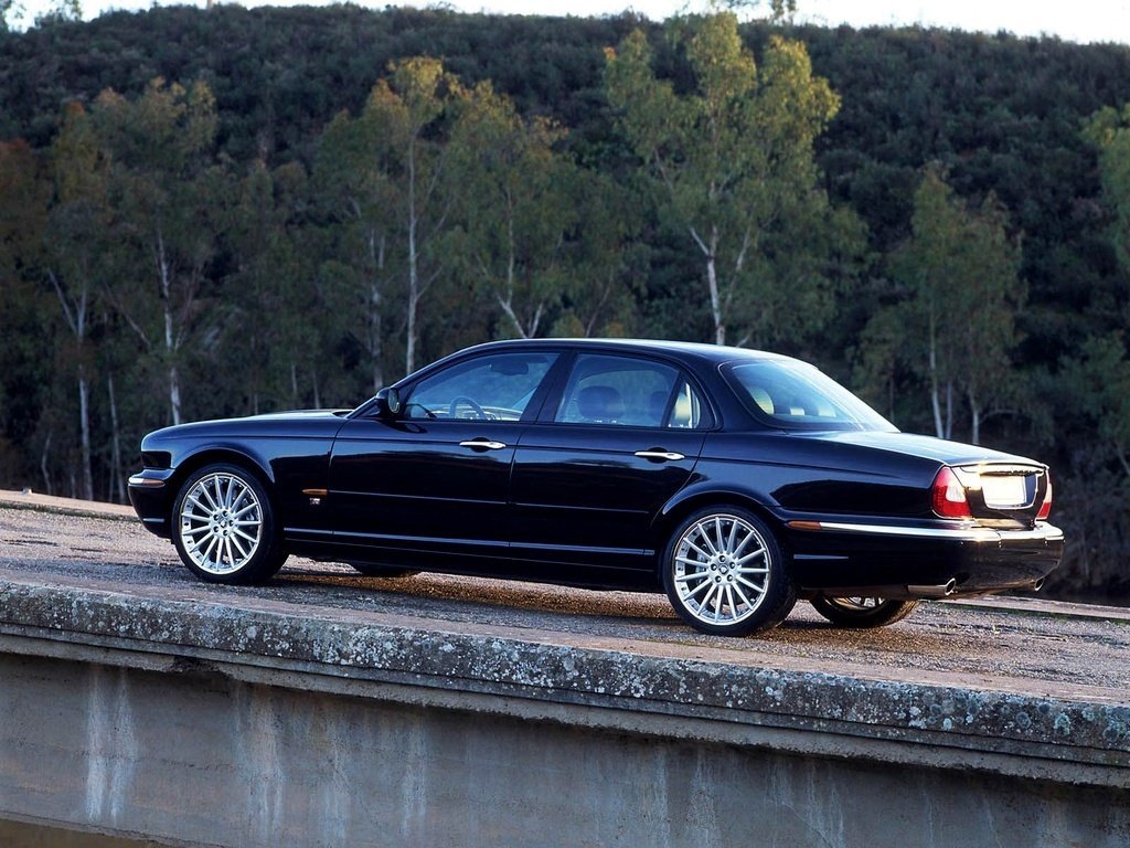 Jaguar XJR III (X350)