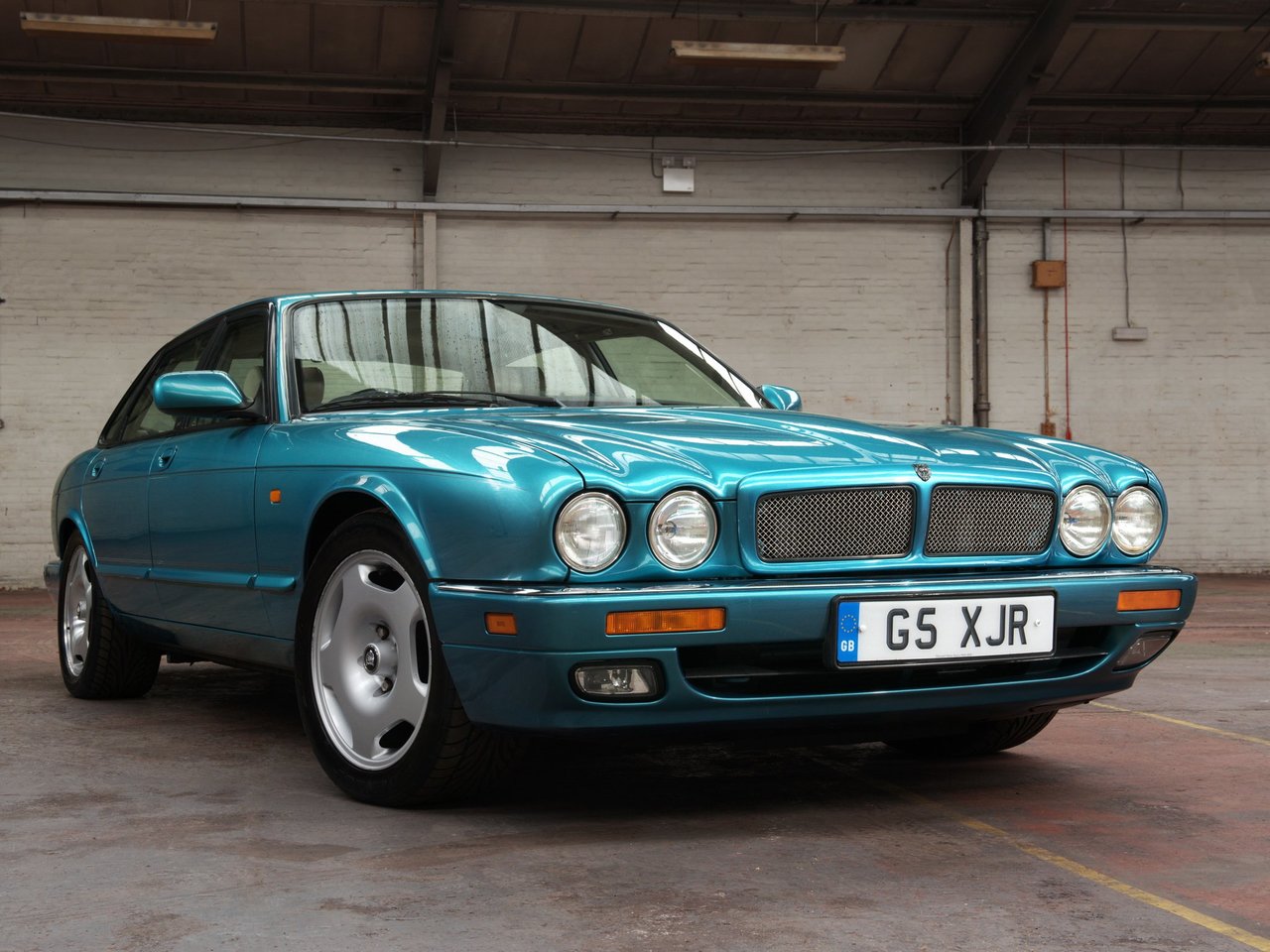 Jaguar XJR II (X300)