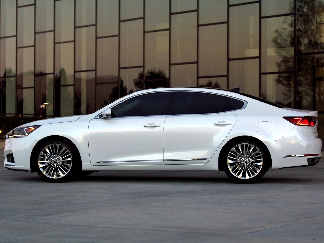 Kia Cadenza II