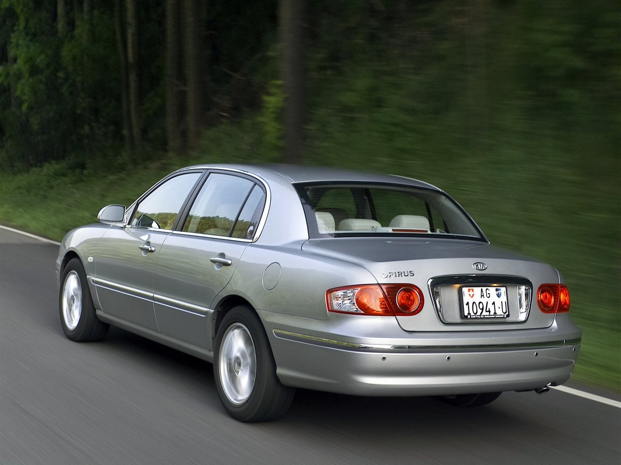 Kia Opirus I