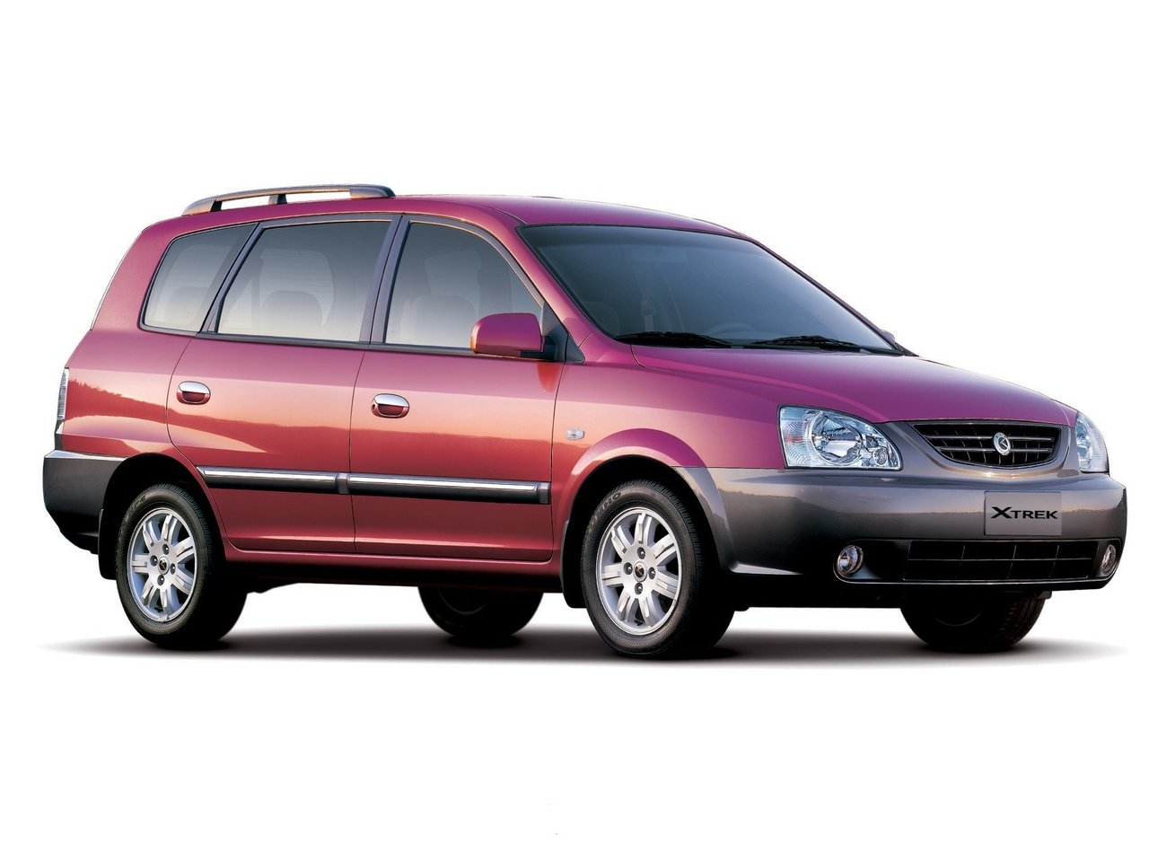 Kia X-Trek Компактвэн