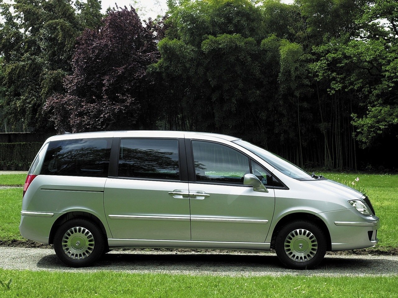 Lancia Phedra Компактвэн