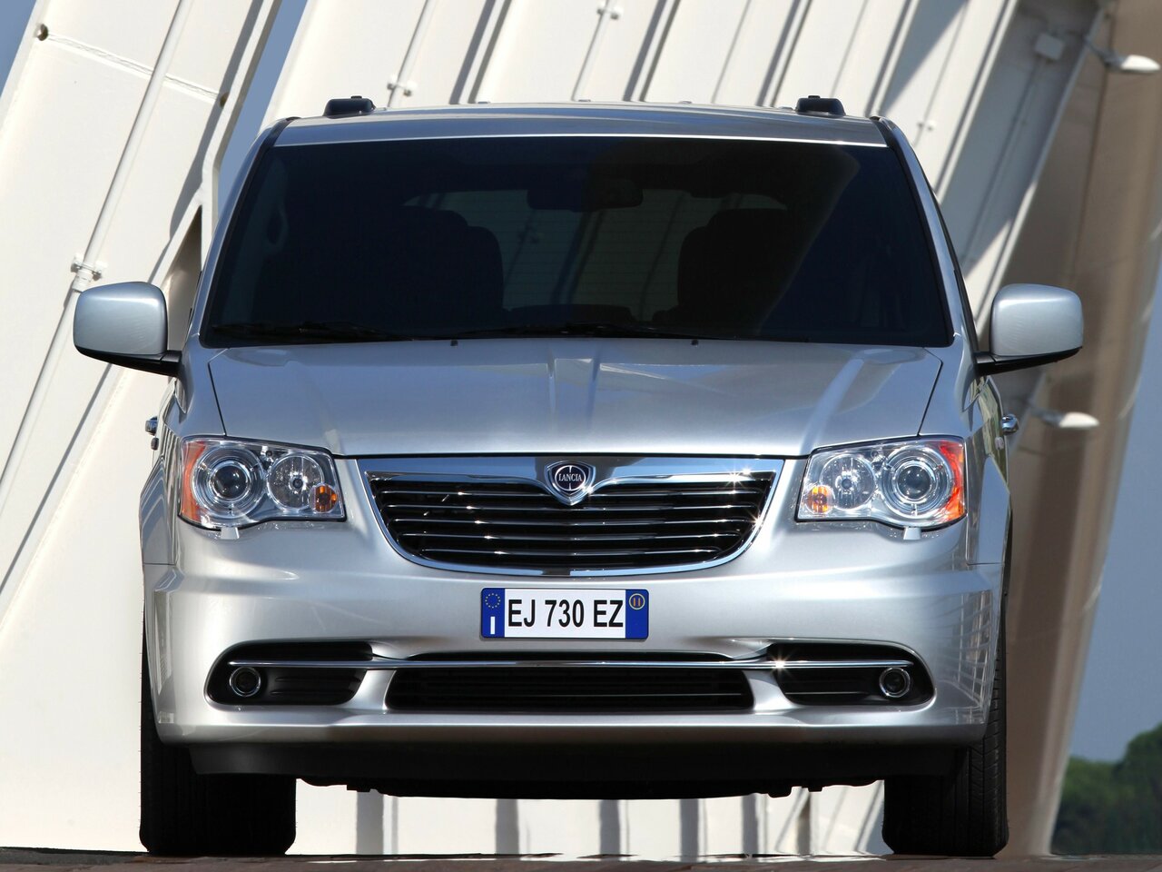 Lancia Voyager Минивэн