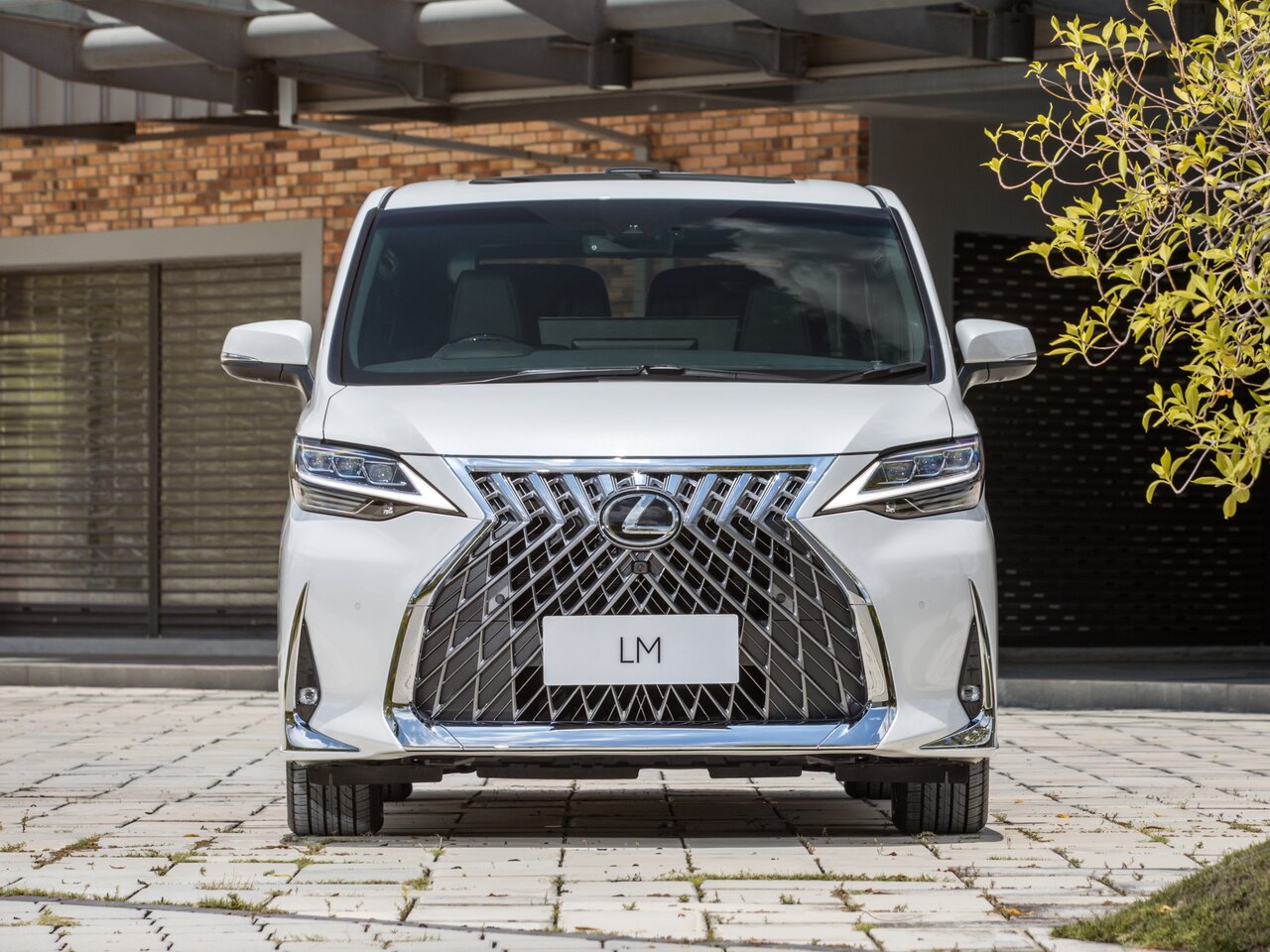 Lexus LM I