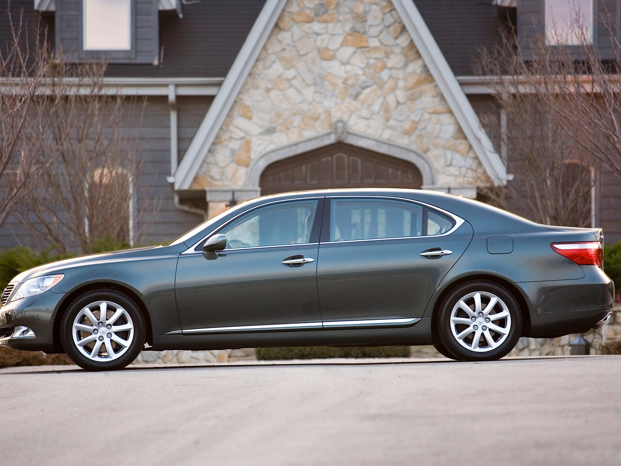 Lexus LS IV