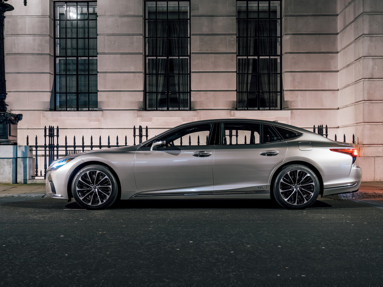 Lexus LS V Рестайлинг
