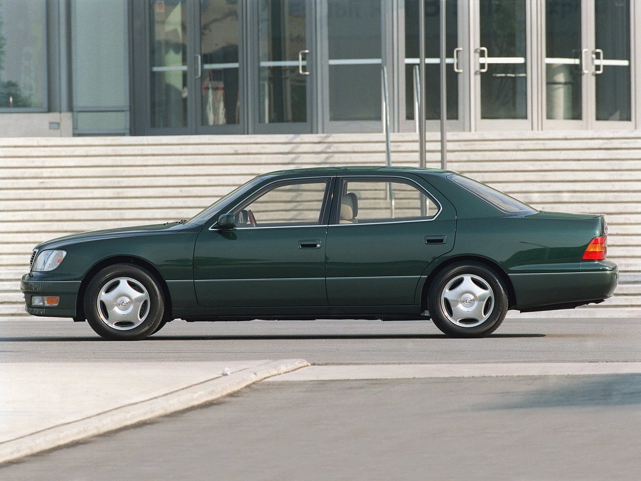 Lexus LS II