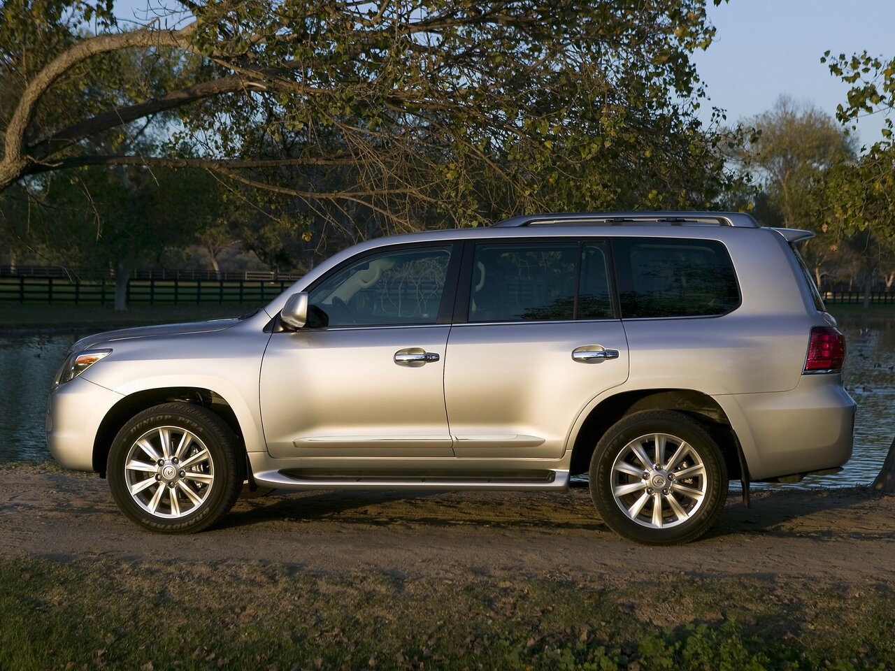 Lexus LX III