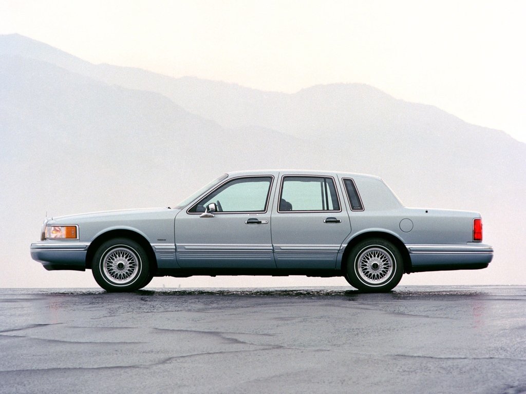 Lincoln Town Car II