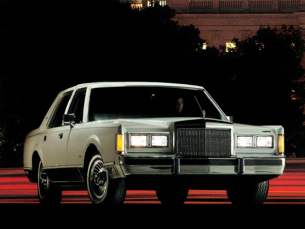 Lincoln Town Car I