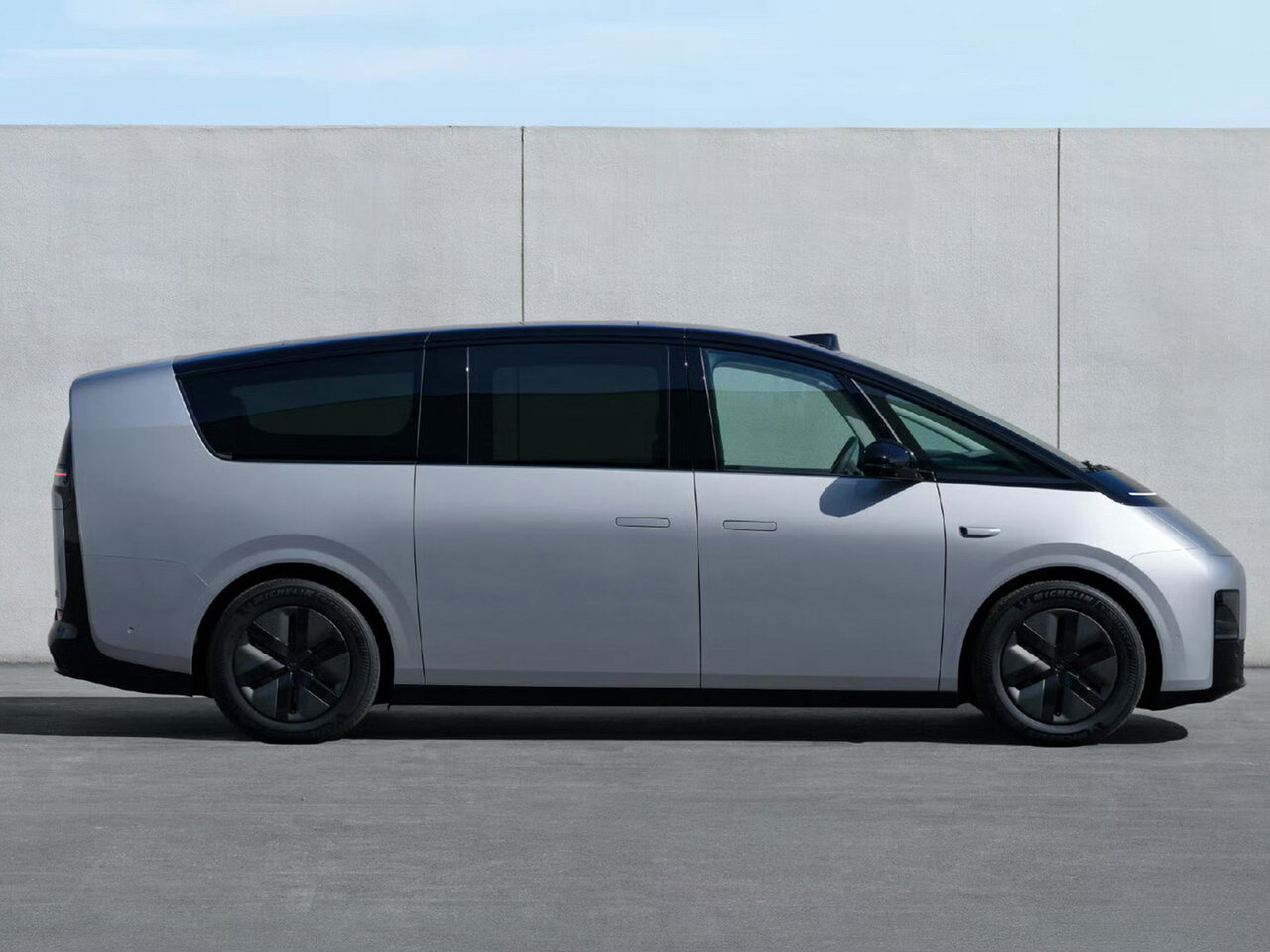 Li Auto (Lixiang) Mega Минивэн