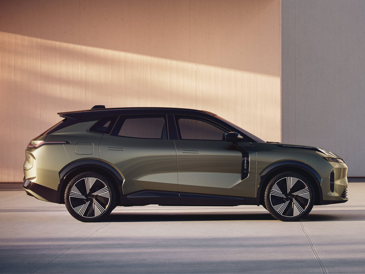 Lynk &amp; Co 08 I