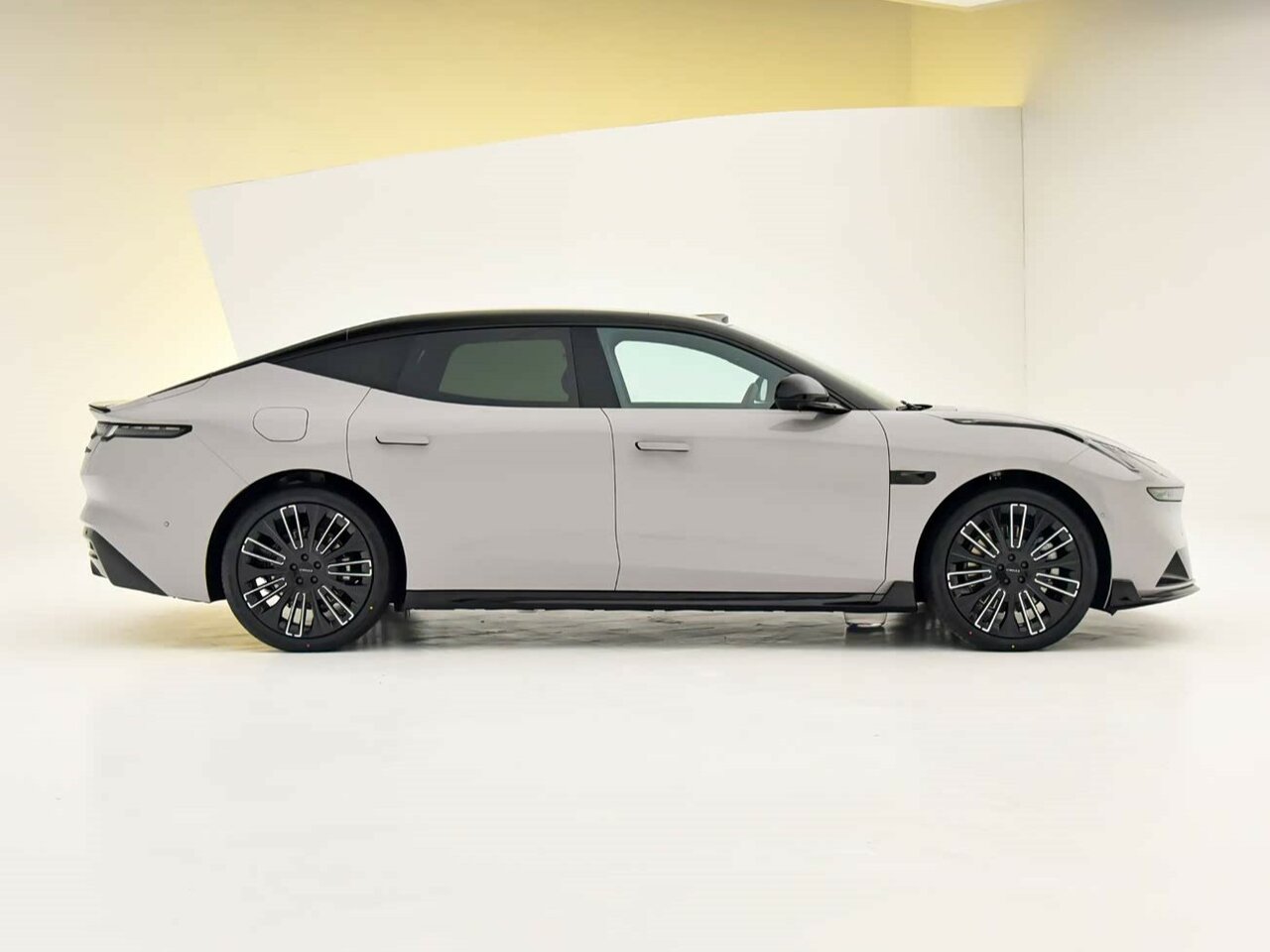 Lynk &amp; Co 10 Седан