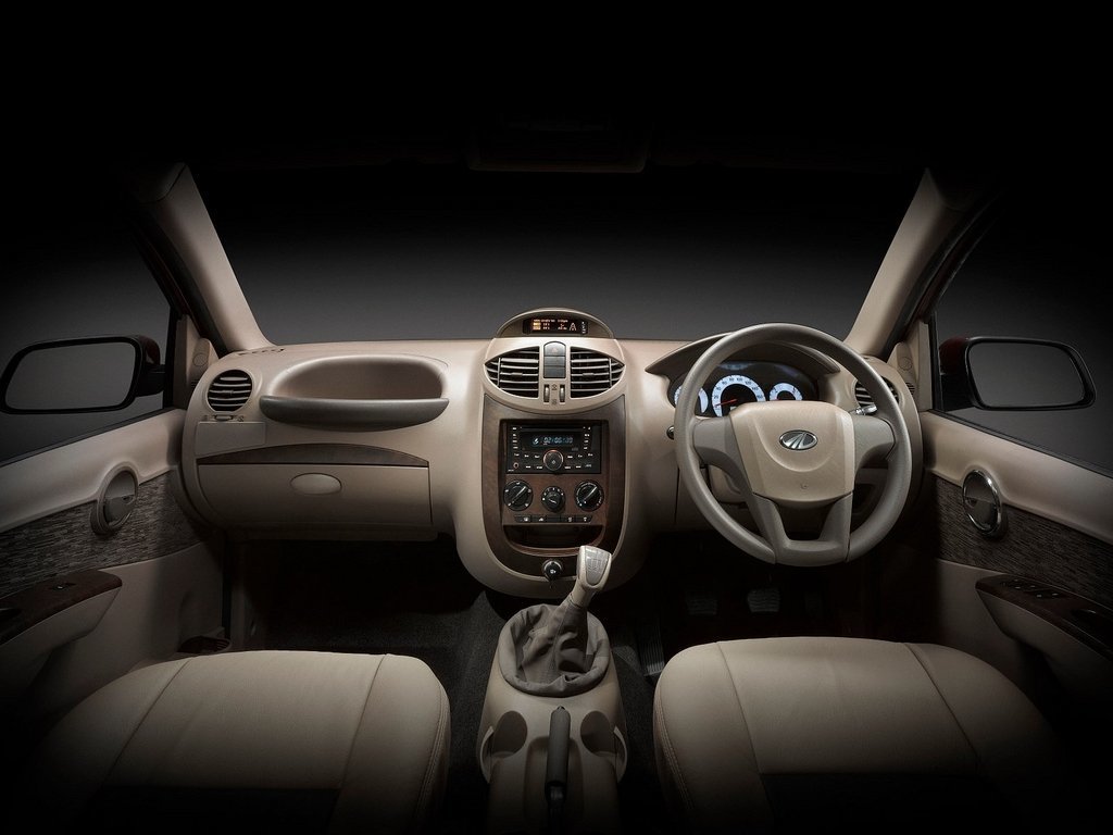 Mahindra Xylo Компактвэн
