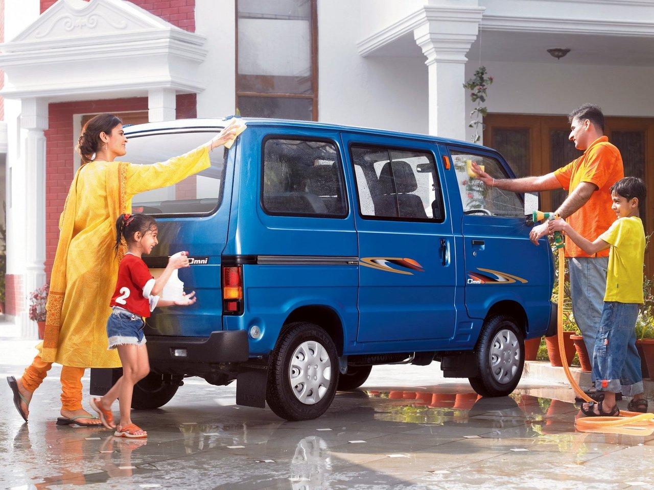 Maruti Omni Компактвэн