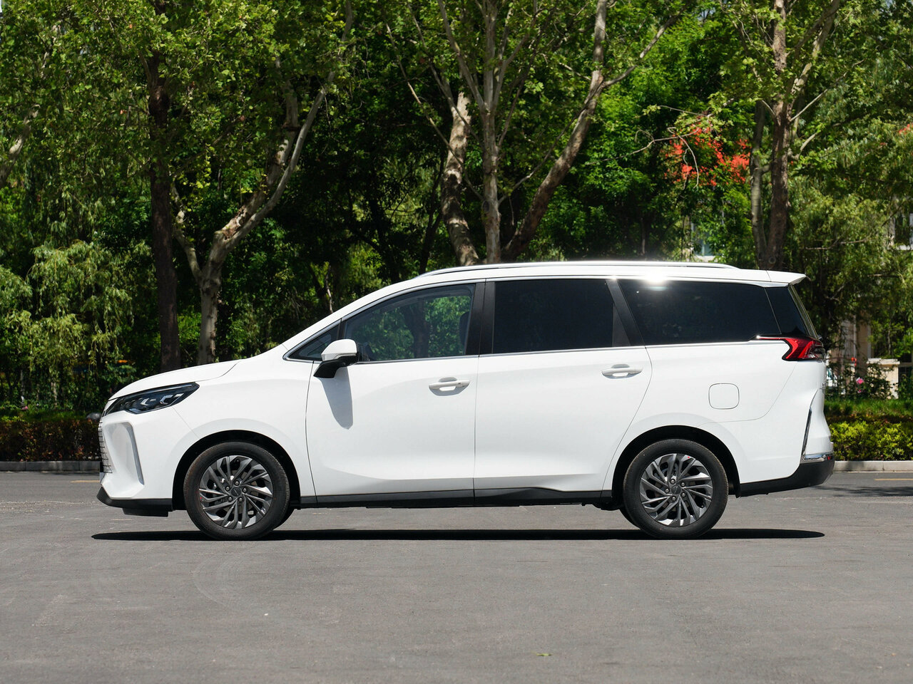 Maxus MIFA 5 I Рестайлинг