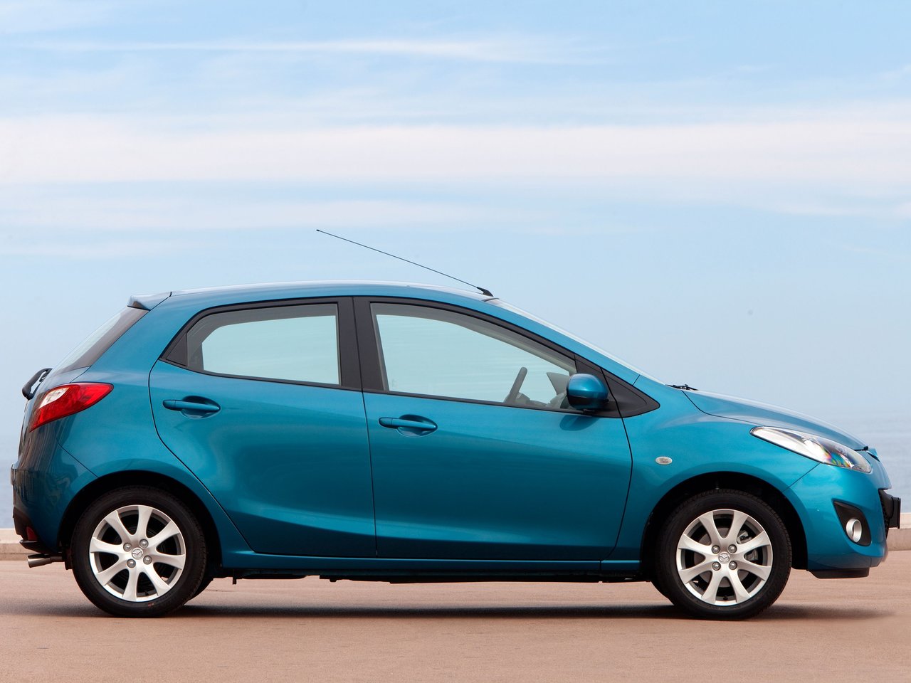 Mazda 2 II Рестайлинг (DE2)