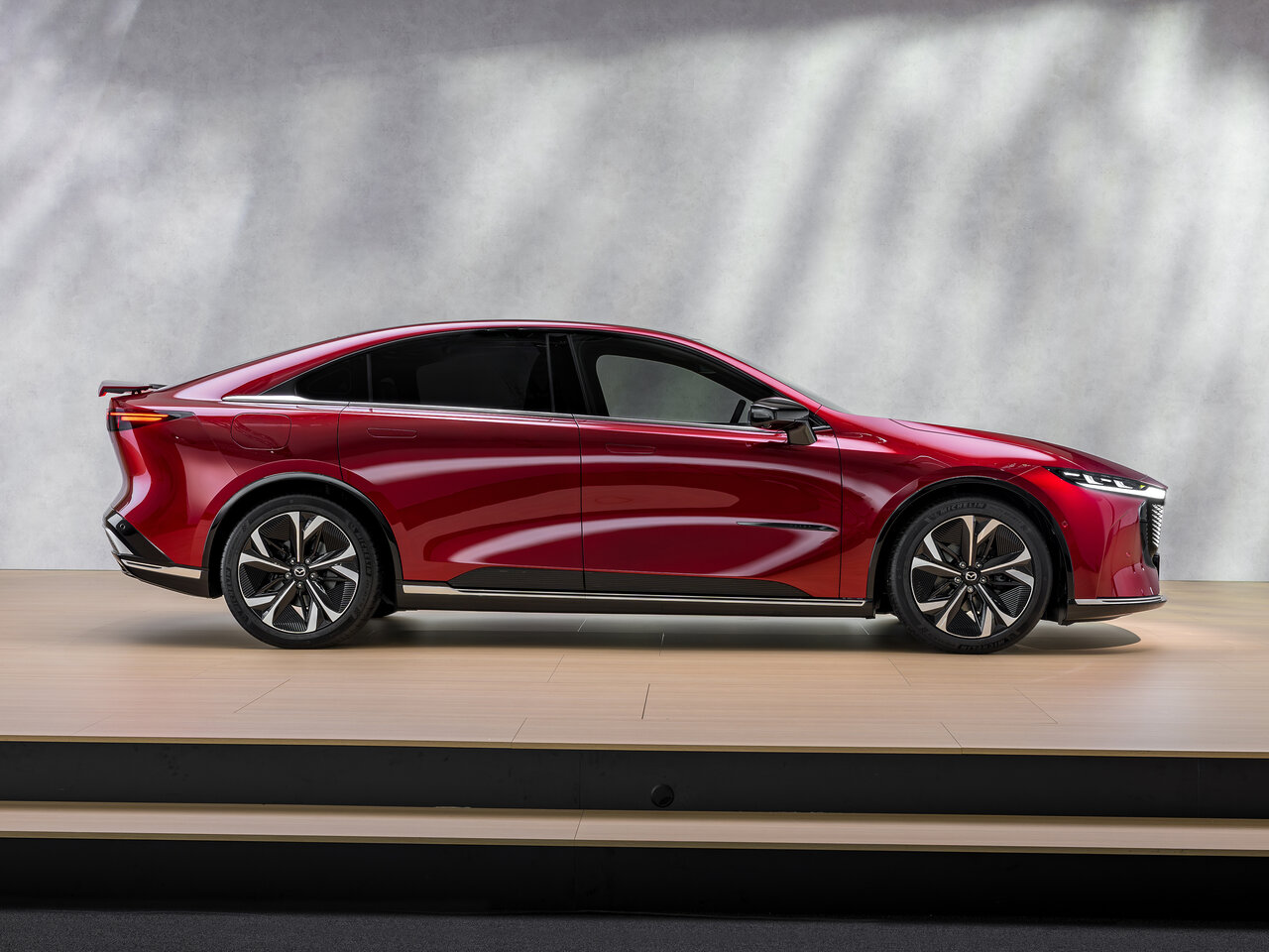 Mazda 6e Лифтбек