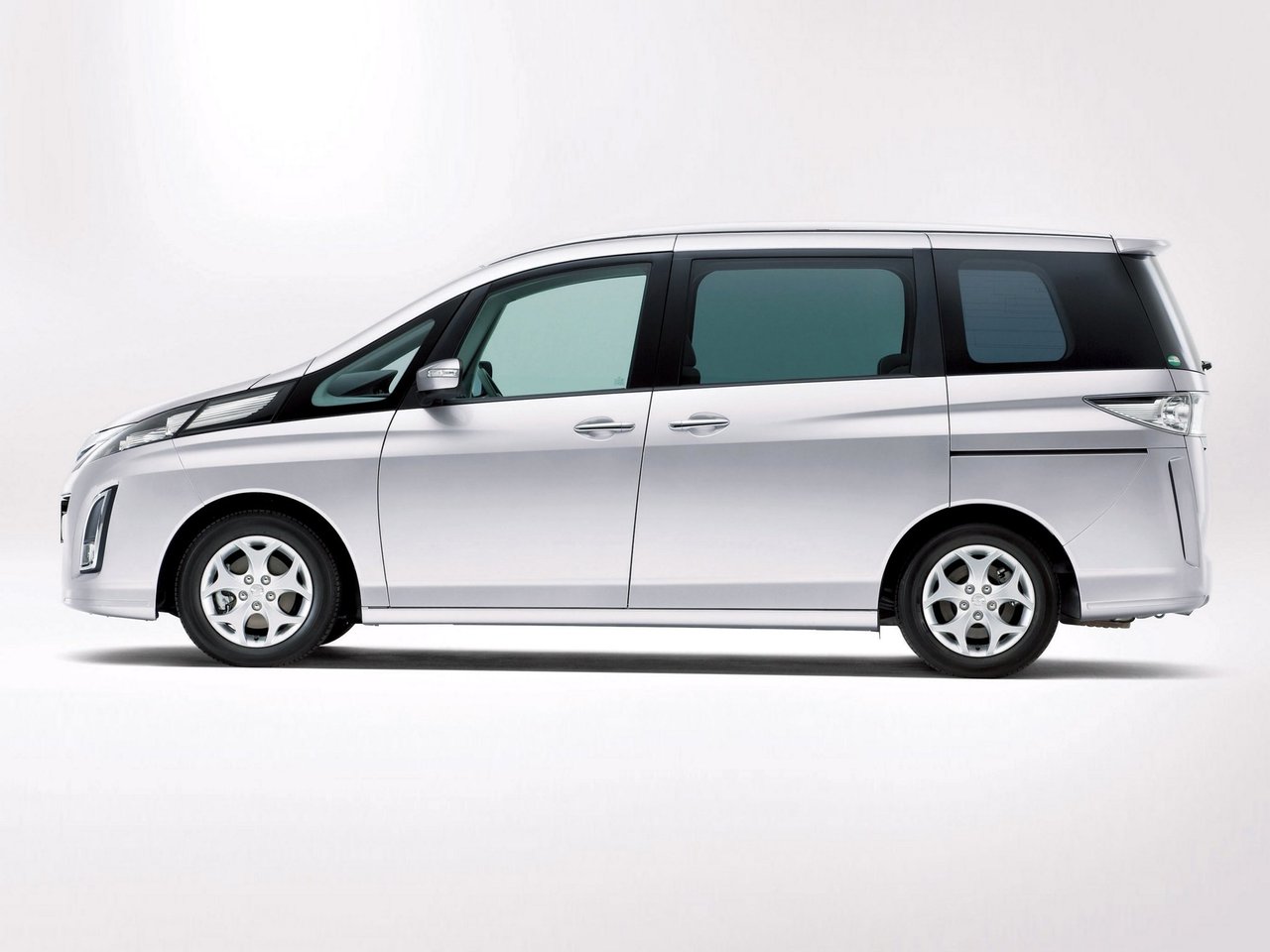Mazda Biante Компактвэн