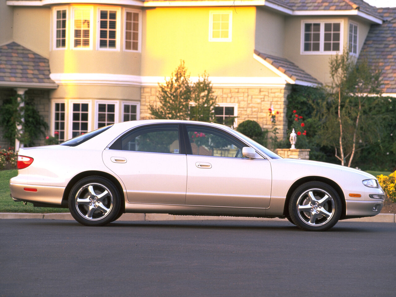 Mazda Millenia I