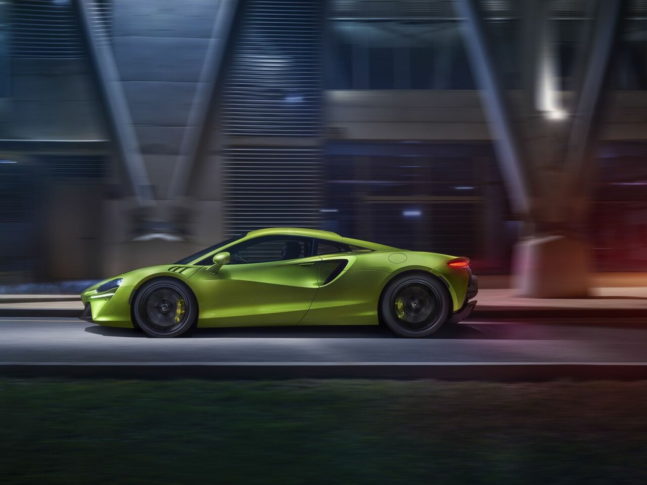 McLaren Artura c 2021 года