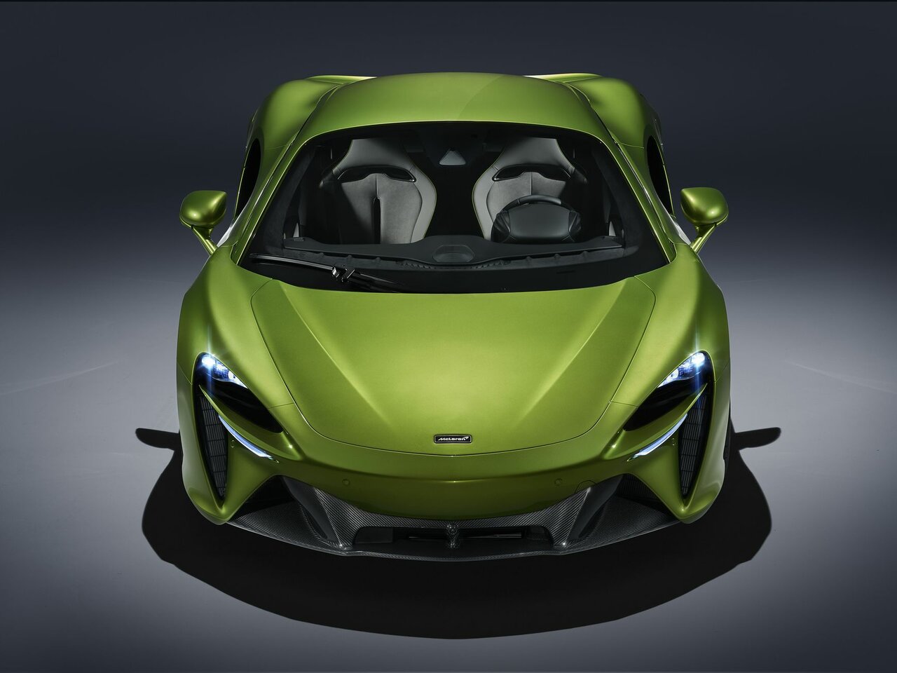 McLaren Artura c 2021 года