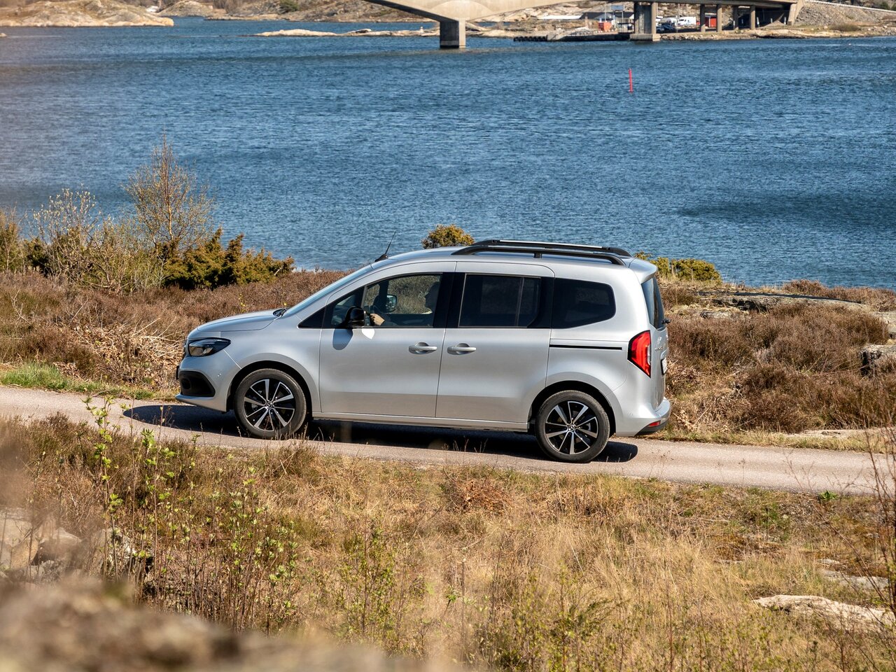 Mercedes-Benz EQT Компактвэн
