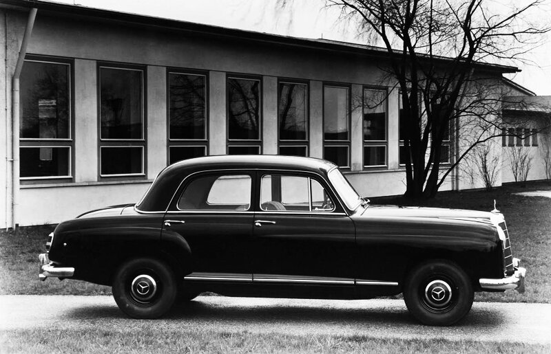 Mercedes-Benz W105 Седан