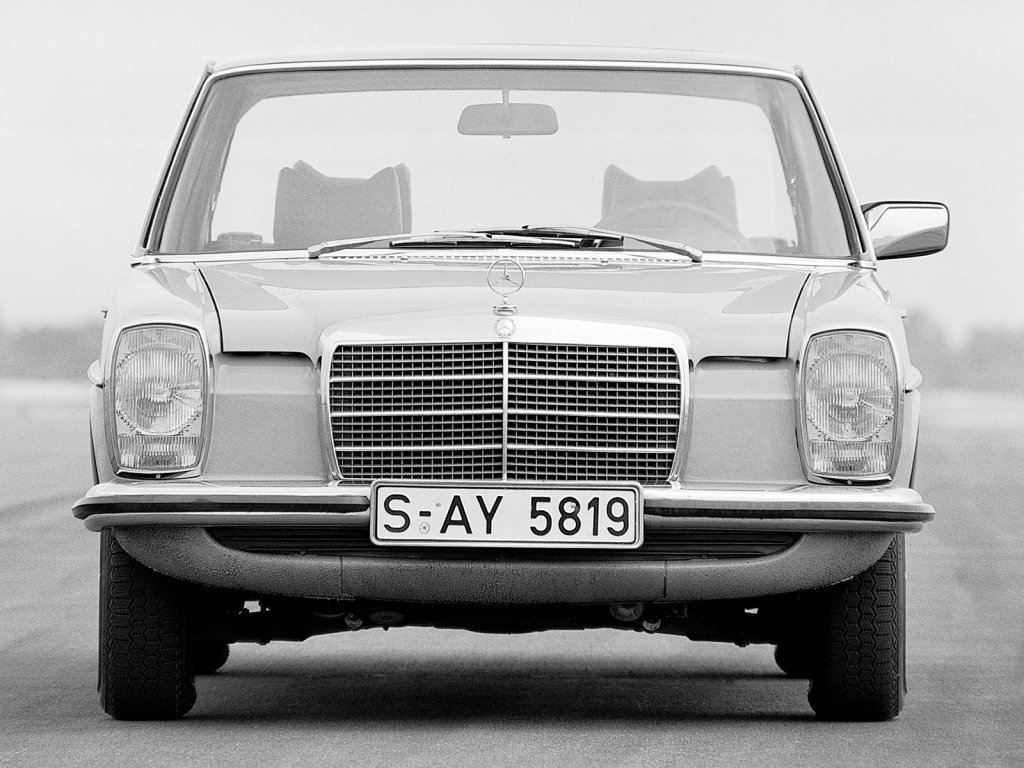 Mercedes-Benz W115 Седан