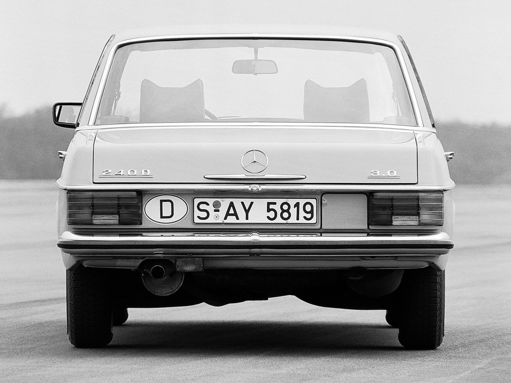 Mercedes-Benz W115 Седан