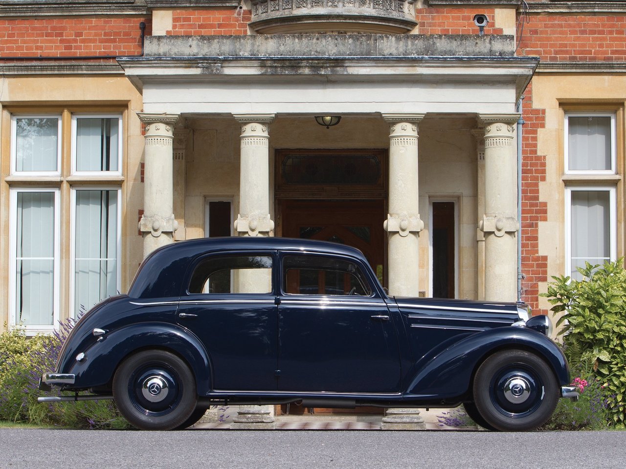 Mercedes-Benz W136 Седан