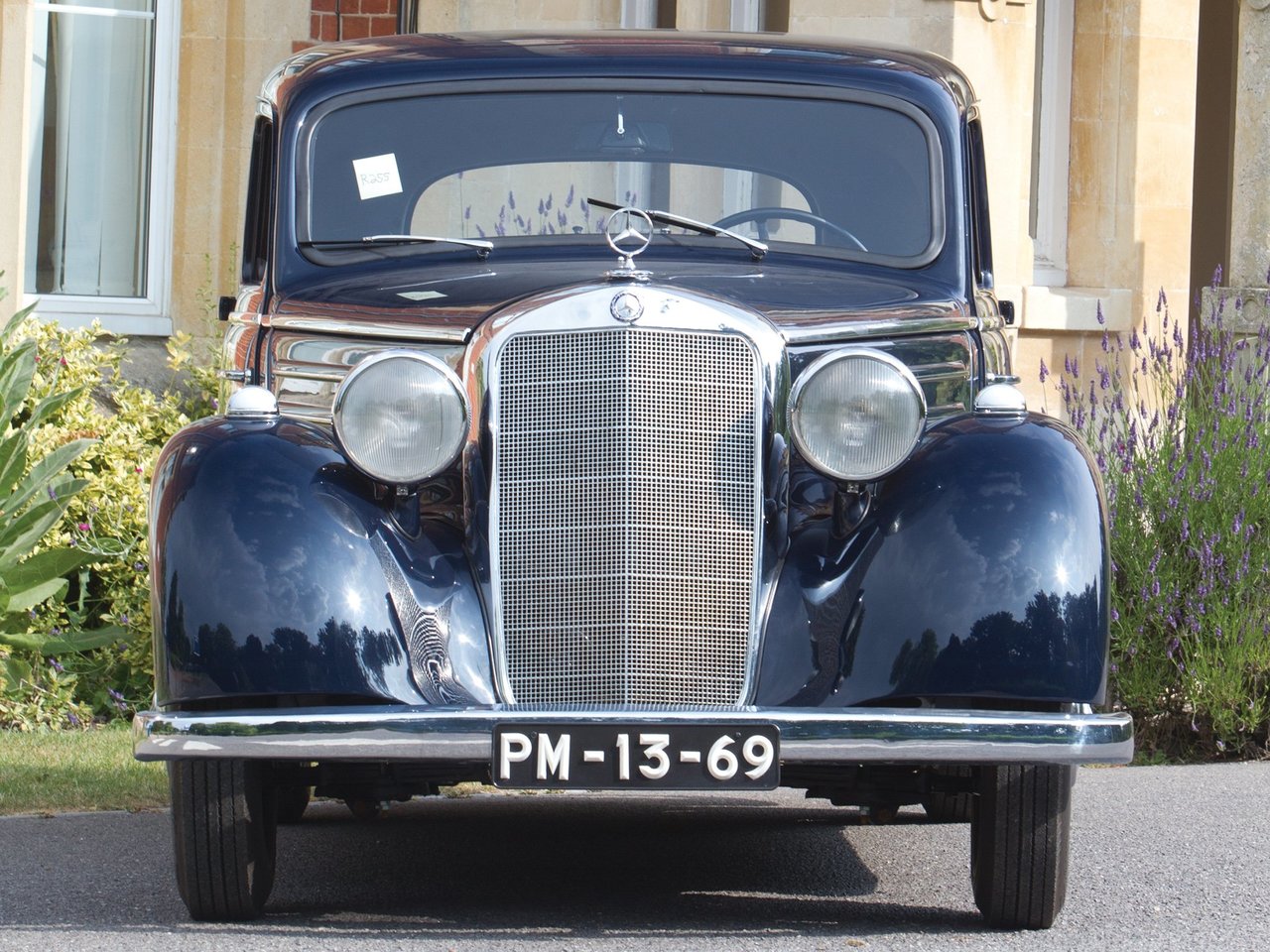 Mercedes-Benz W136 Седан