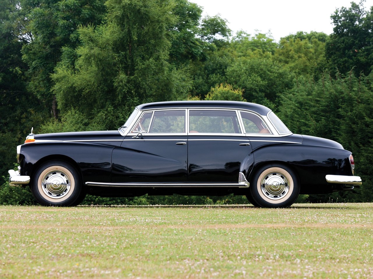 Mercedes-Benz W189 Седан
