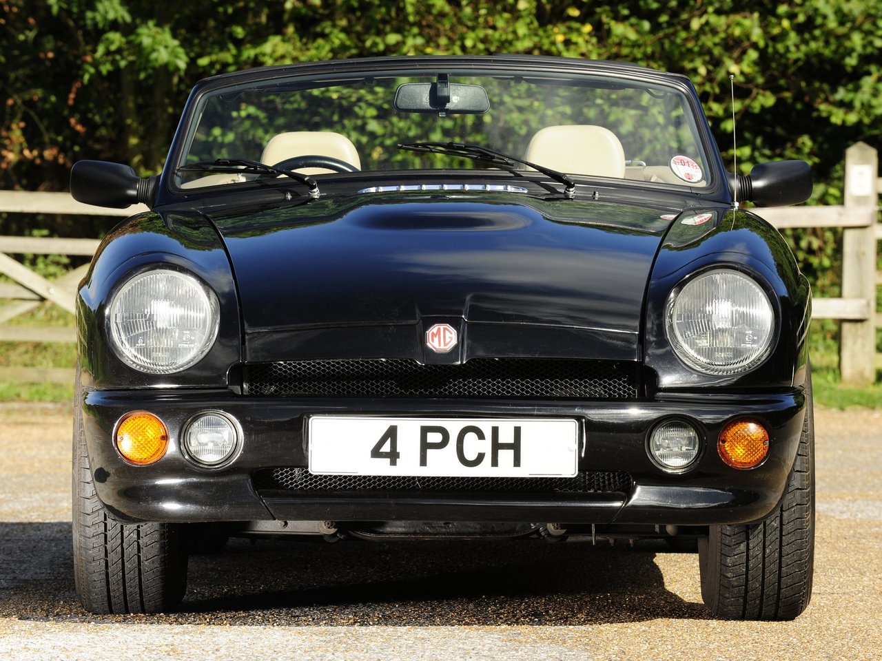 MG RV8 Родстер