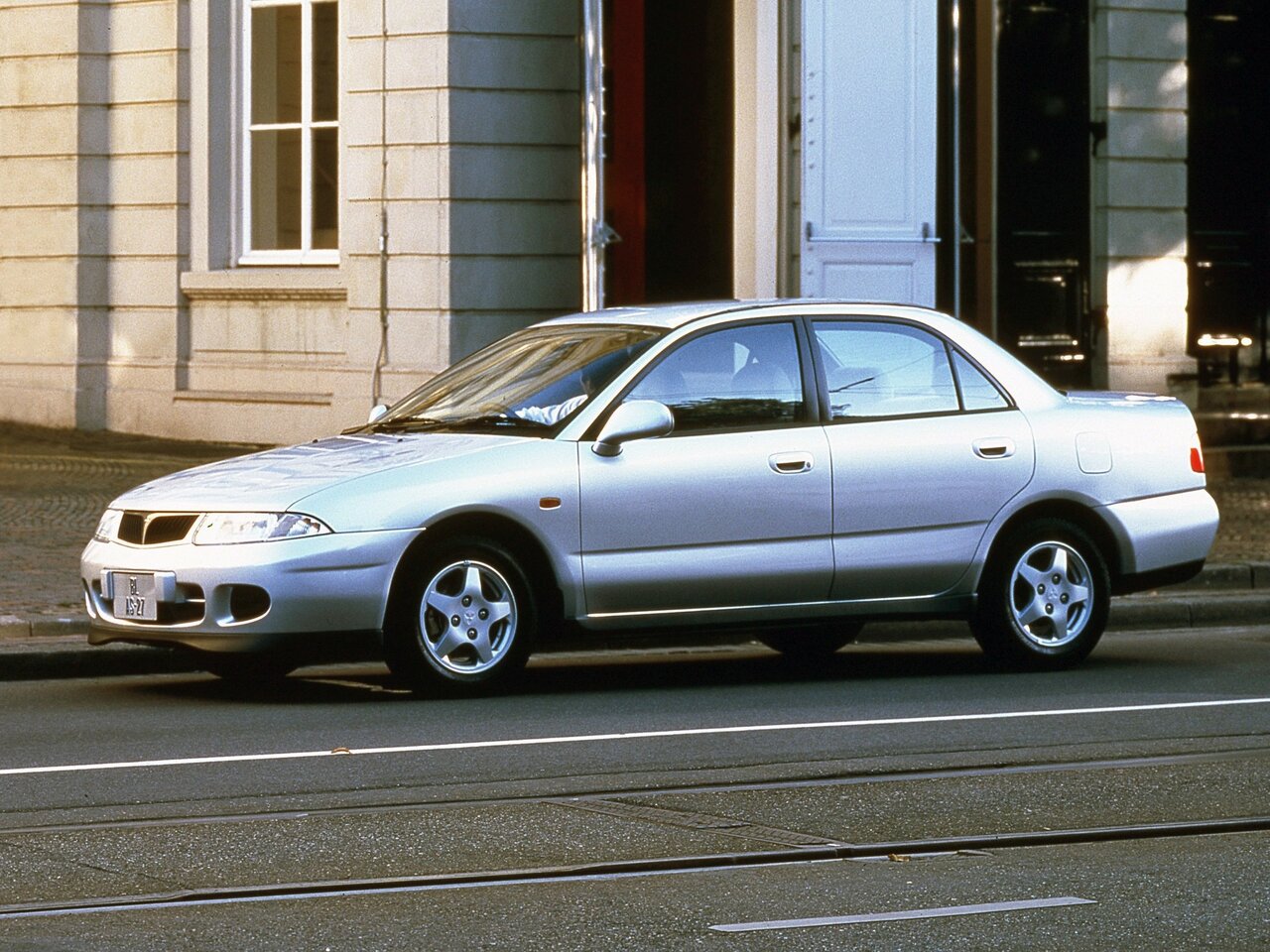 Mitsubishi Carisma I Рестайлинг