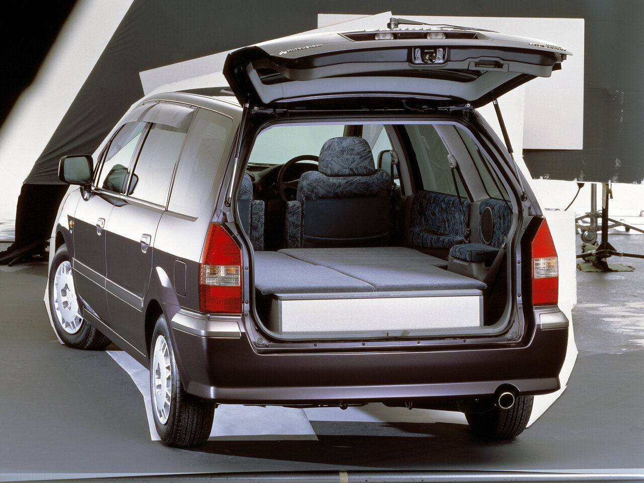 Mitsubishi Chariot III